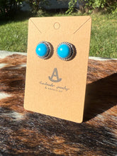 Load image into Gallery viewer, The Hanna studs 1