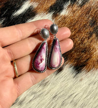 Load image into Gallery viewer, Purple Spiny Oyster Dangles